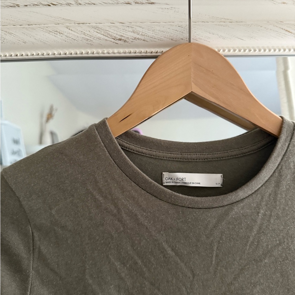Oak + Fort Olive Green Minimal Scrunch Twist T-Shirt - Picture 3 of 4